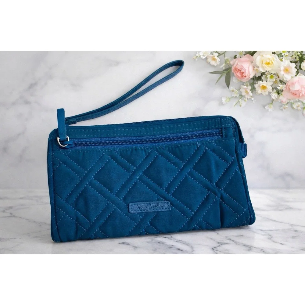 Vera Bradley Quilted Wristlet Top Zip Wallet Tango Teal RFID Protection‎